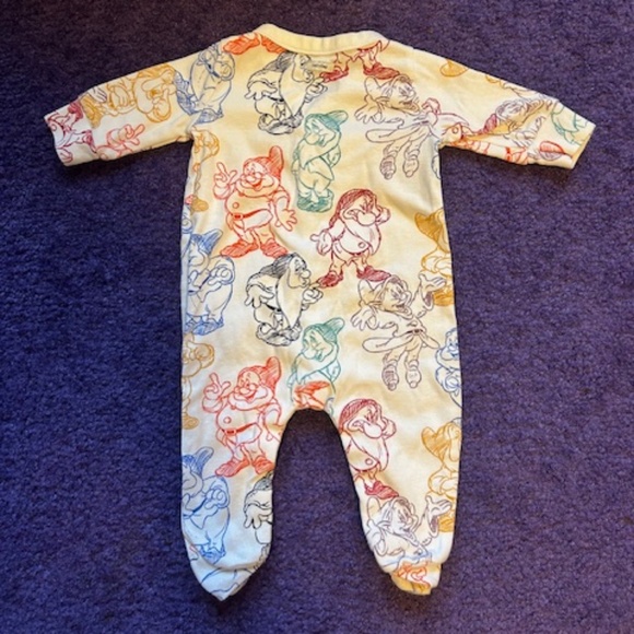 Gap Seven dwarfs Disney onesie - 0-3 months - Picture 2 of 4